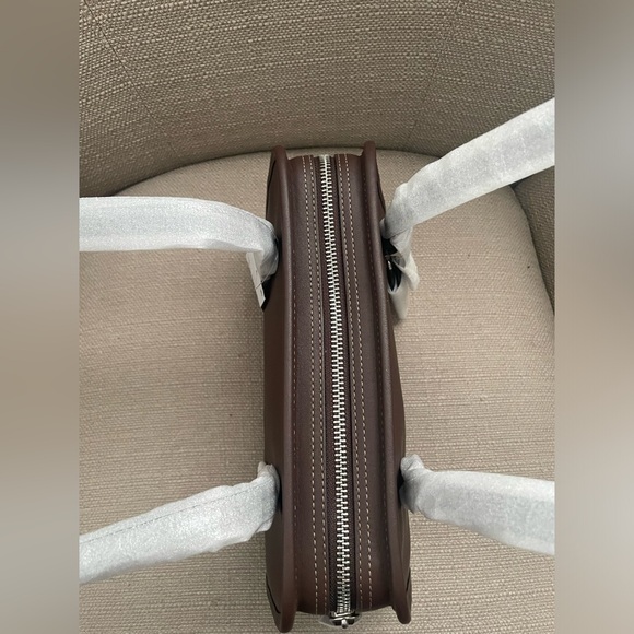 Coach Swing Zip Bag in colour silver/maple NWT - Picture 12 of 15